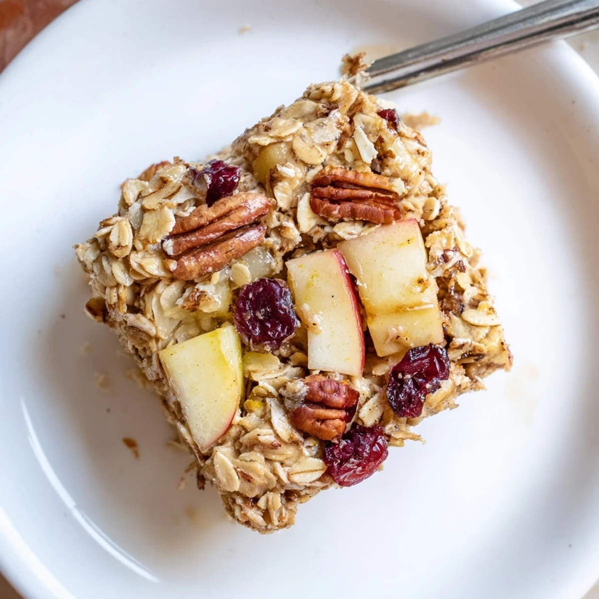 Bubbly, cinnamon-scented Delicious Apple Cinnamon Oatmeal Bake Recipe For Mornings